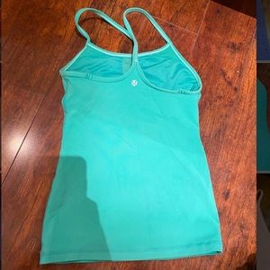 Size 2 lulu tanktop